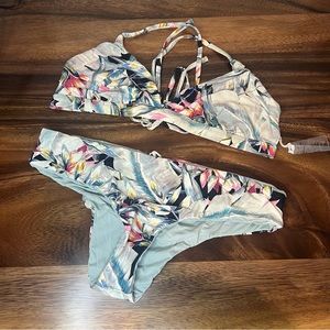 Printed Bikini w/ reversible bottoms